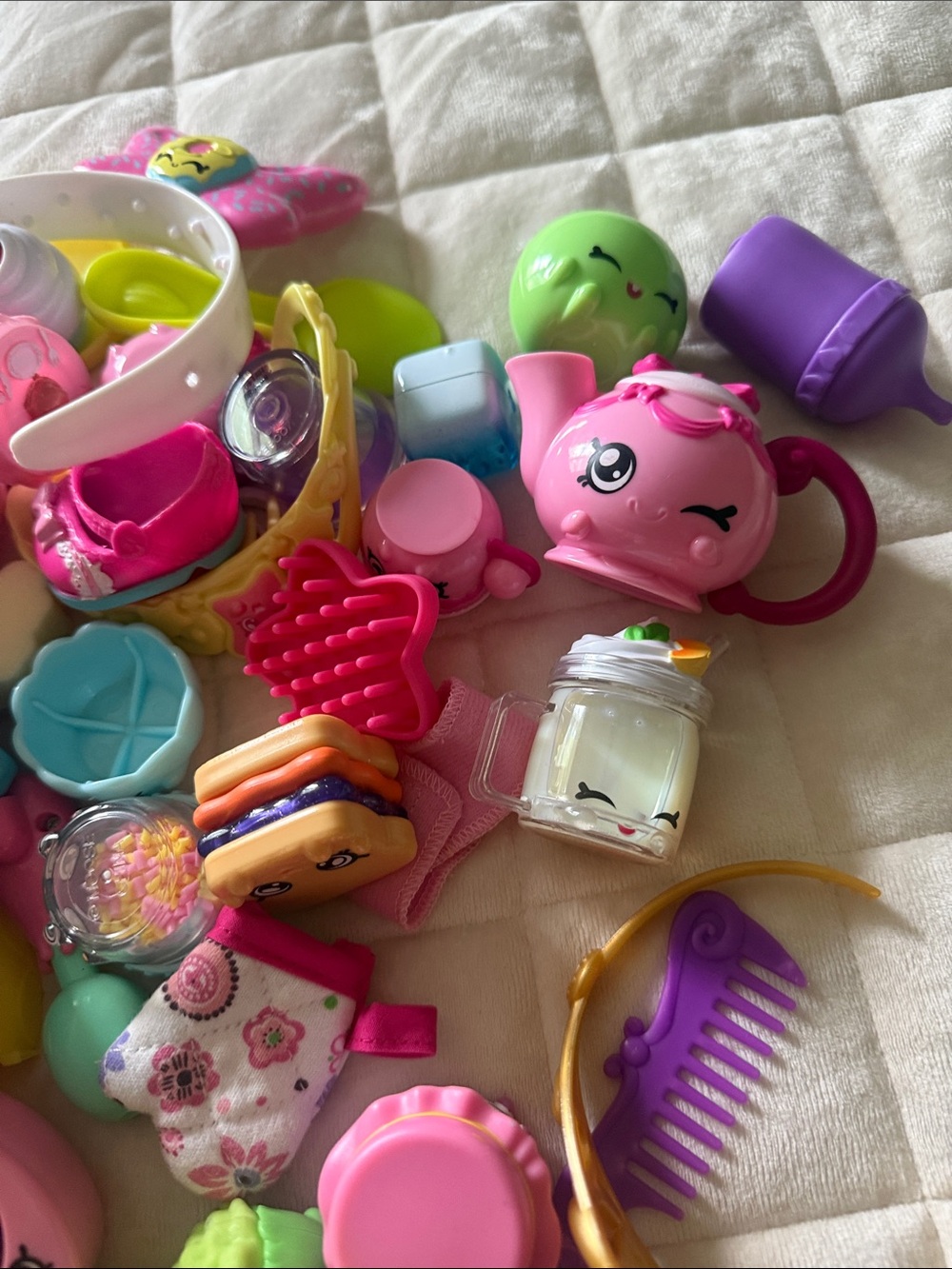 Huge Lot of Shopkins Figures and Accessories - Picture 4 of 6